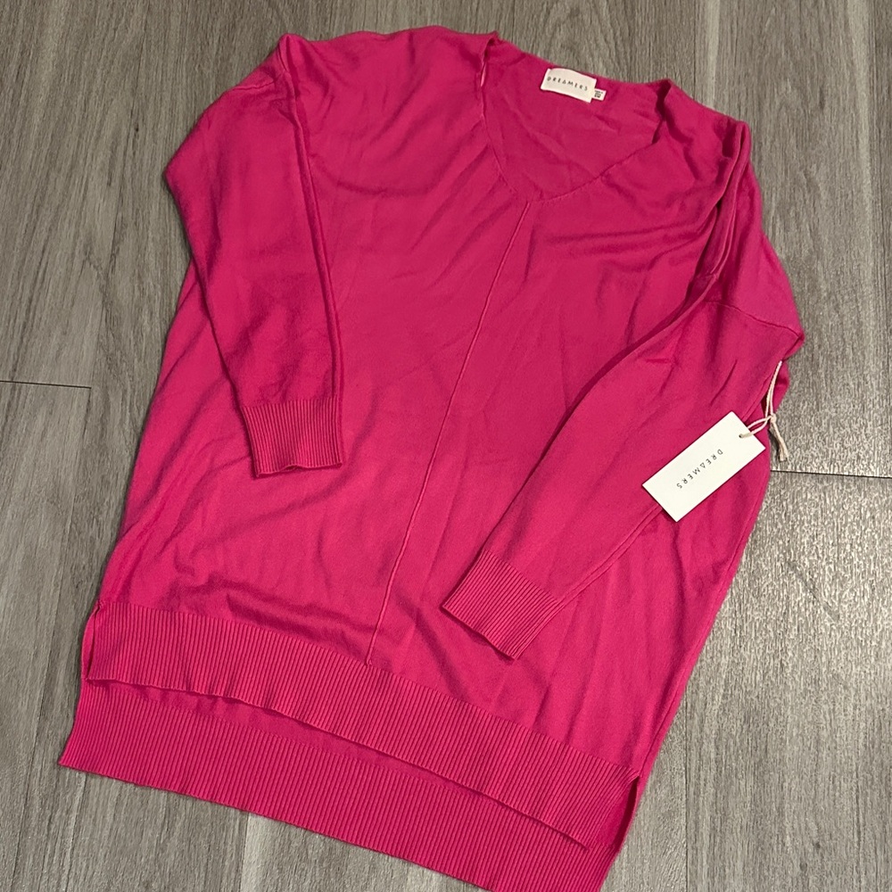 Dreamers V-Neck Sweater in Vibrant Pink
